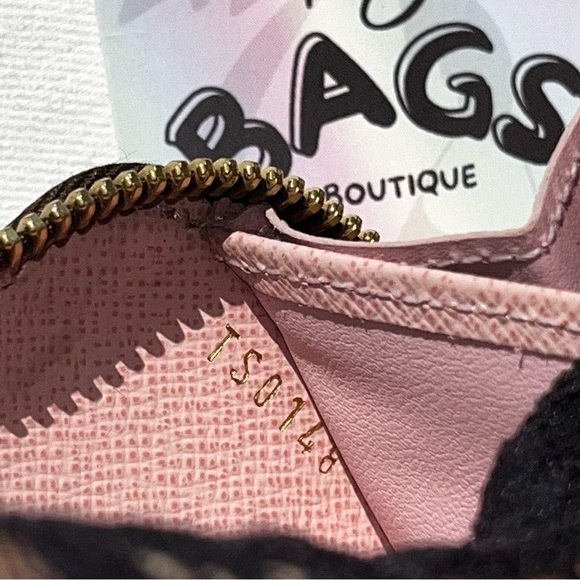 Louis Vuitton: Dog Zippy Monogram LV Leather Clutch Wallet - Picture 13 of 16